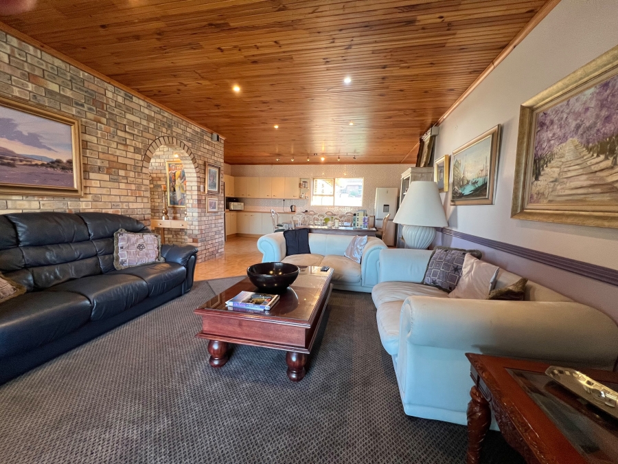 3 Bedroom Property for Sale in Wavecrest Eastern Cape